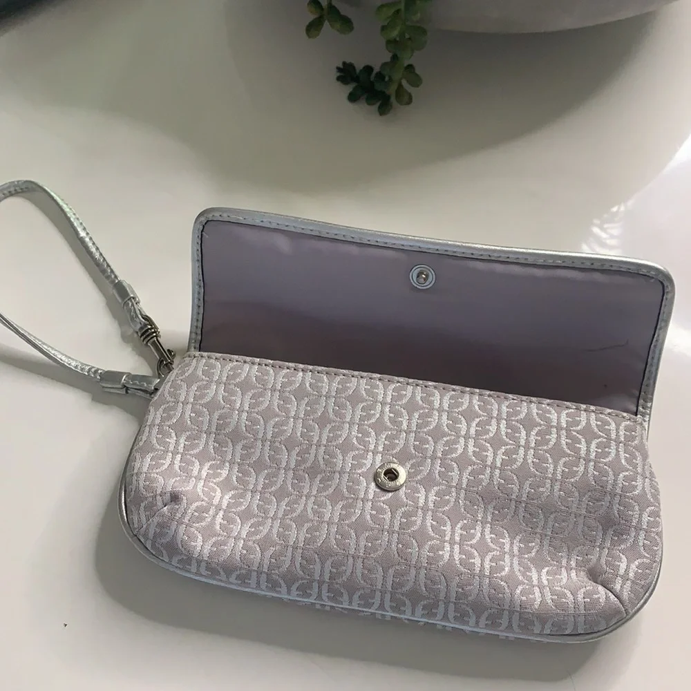 Vintage Y2K Fossil metallic silver wristlet wallet clutch bag casual